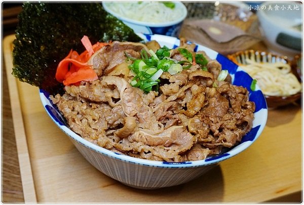 牛丁次郎坊x深夜裡的和魂燒肉丼x大里旗艦店：台中大里』牛丁次郎坊║食尚玩家推薦，肉控必吃平價燒肉丼飯，職人定食超人氣美味定食!