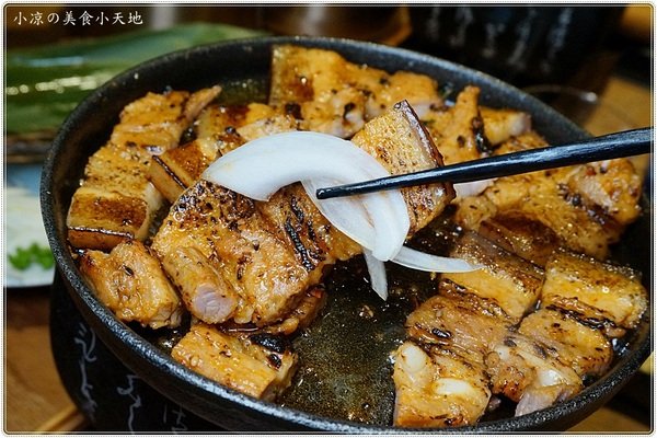 牛丁次郎坊x深夜裡的和魂燒肉丼x大里旗艦店：台中大里』牛丁次郎坊║食尚玩家推薦，肉控必吃平價燒肉丼飯，職人定食超人氣美味定食!
