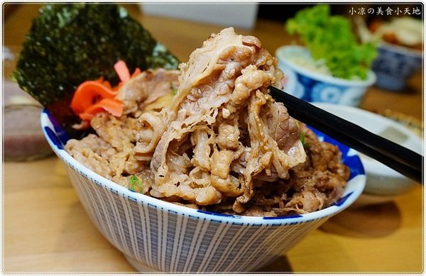 牛丁次郎坊x深夜裡的和魂燒肉丼x大里旗艦店：台中大里』牛丁次郎坊║食尚玩家推薦，肉控必吃平價燒肉丼飯，職人定食超人氣美味定食!