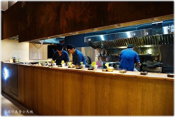 牛丁次郎坊x深夜裡的和魂燒肉丼x大里旗艦店：台中大里』牛丁次郎坊║食尚玩家推薦，肉控必吃平價燒肉丼飯，職人定食超人氣美味定食!