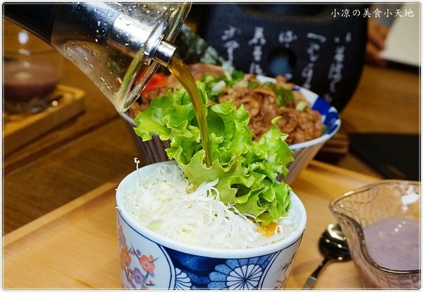 牛丁次郎坊x深夜裡的和魂燒肉丼x大里旗艦店：台中大里』牛丁次郎坊║食尚玩家推薦，肉控必吃平價燒肉丼飯，職人定食超人氣美味定食!