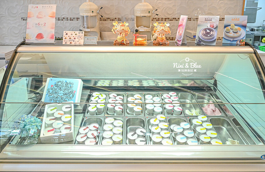 台中捷運美食推薦，不限時下午茶，居然內藏旋轉木馬，多款伴手禮可挑選 -妮妮布魯