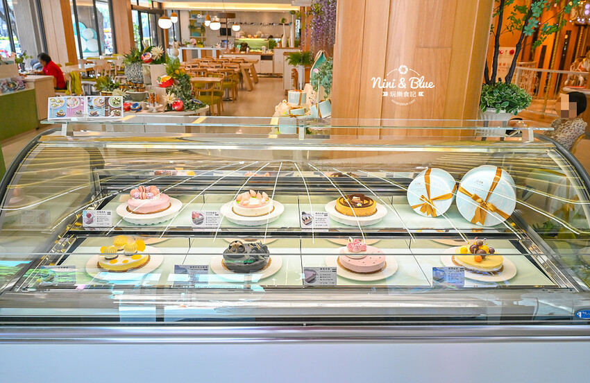 台中捷運美食推薦，不限時下午茶，居然內藏旋轉木馬，多款伴手禮可挑選 -妮妮布魯