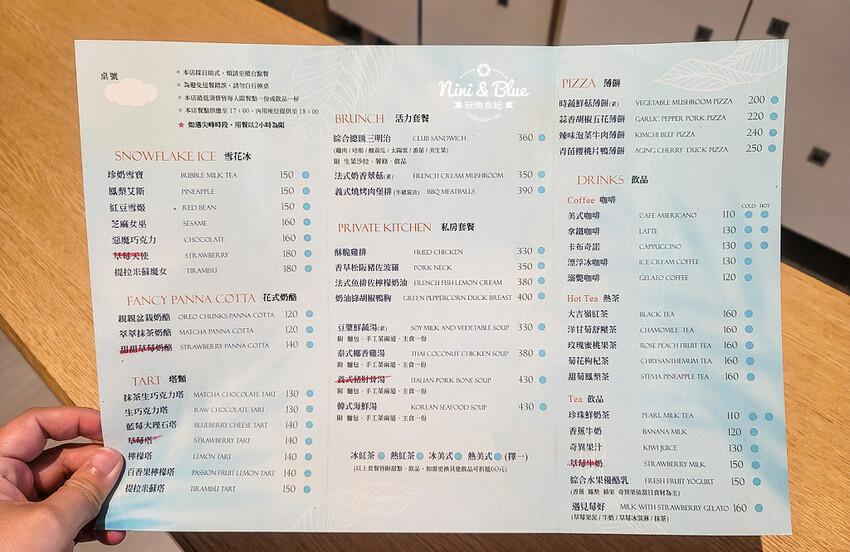 台中捷運美食推薦，不限時下午茶，居然內藏旋轉木馬，多款伴手禮可挑選 -妮妮布魯