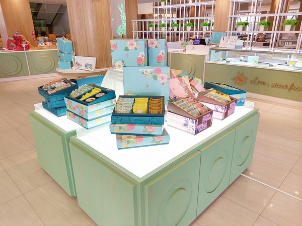 法雅幸福旗艦概念店:法雅幸福旗艦概念店-文心路上氣質美店 輕食、甜點、冰品應有盡有 空間設計感十足 還有小朋友瘋狂的旋轉木馬 太狂