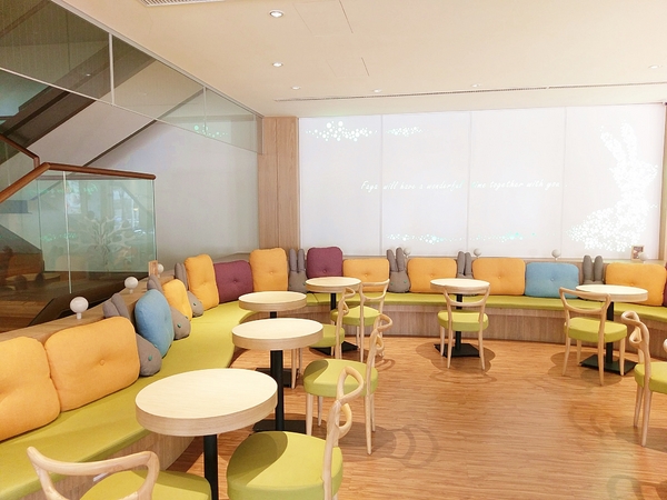 法雅幸福旗艦概念店:法雅幸福旗艦概念店-文心路上氣質美店 輕食、甜點、冰品應有盡有 空間設計感十足 還有小朋友瘋狂的旋轉木馬 太狂