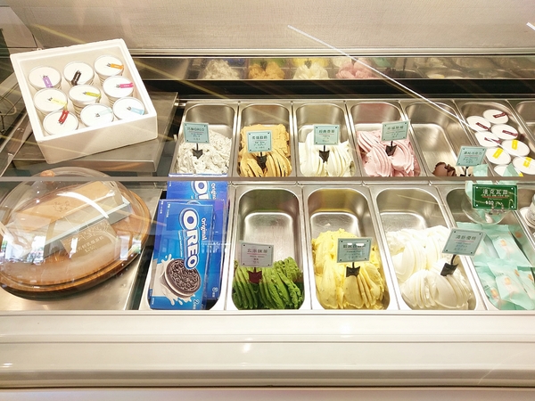 法雅幸福旗艦概念店:法雅幸福旗艦概念店-文心路上氣質美店 輕食、甜點、冰品應有盡有 空間設計感十足 還有小朋友瘋狂的旋轉木馬 太狂