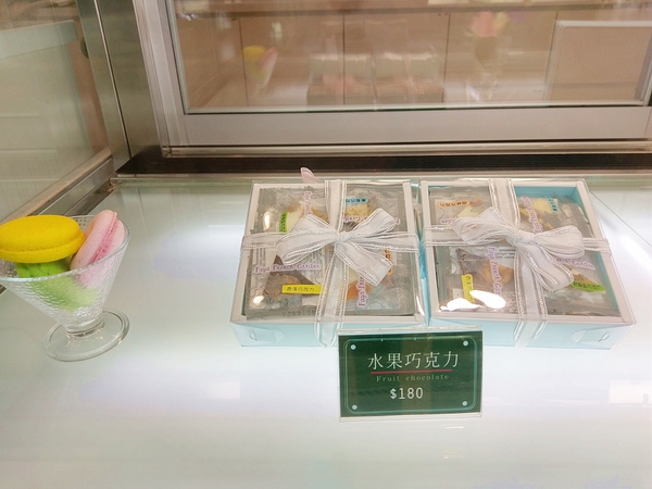 法雅幸福旗艦概念店:法雅幸福旗艦概念店-文心路上氣質美店 輕食、甜點、冰品應有盡有 空間設計感十足 還有小朋友瘋狂的旋轉木馬 太狂