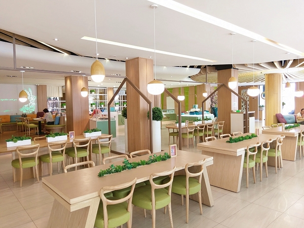 法雅幸福旗艦概念店:法雅幸福旗艦概念店-文心路上氣質美店 輕食、甜點、冰品應有盡有 空間設計感十足 還有小朋友瘋狂的旋轉木馬 太狂