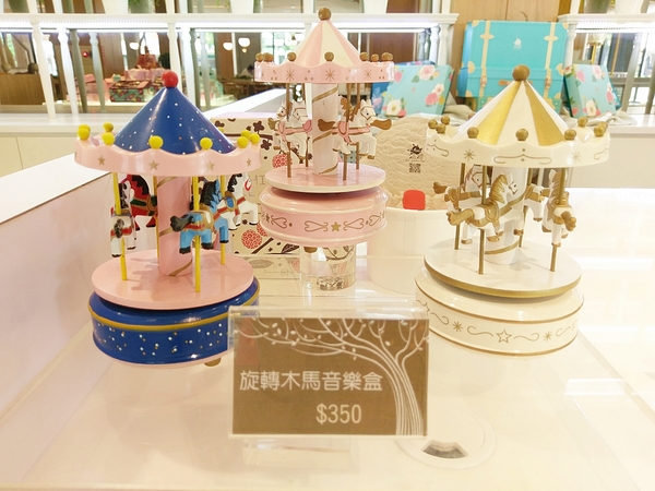法雅幸福旗艦概念店:法雅幸福旗艦概念店-文心路上氣質美店 輕食、甜點、冰品應有盡有 空間設計感十足 還有小朋友瘋狂的旋轉木馬 太狂
