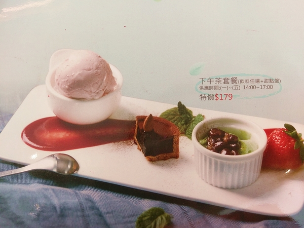 法雅幸福旗艦概念店:法雅幸福旗艦概念店-文心路上氣質美店 輕食、甜點、冰品應有盡有 空間設計感十足 還有小朋友瘋狂的旋轉木馬 太狂