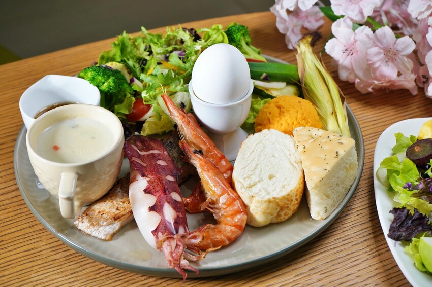 台中市西屯區義式冰淇淋蛋糕、義式冰淇淋口味超豐富!還能吃到早午餐,新品咖啡椰奶冰沙更是必點!