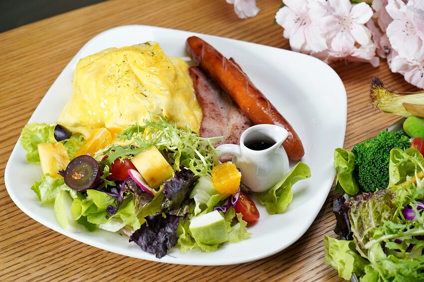 台中市西屯區義式冰淇淋蛋糕、義式冰淇淋口味超豐富!還能吃到早午餐,新品咖啡椰奶冰沙更是必點!