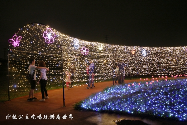 板橋蝴蝶公園：板橋景點/夜景『蝴蝶公園』9萬隻風車/光雕蝴蝶地景/IG打卡熱點/江子翠橫移門