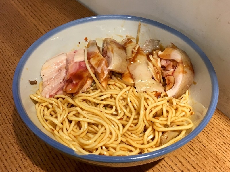 【台北｜頂溪站】竹林雞肉＿肉質軟嫩雞皮Q彈，配上雞油飯簡直銷魂＿辣拌麵意外討喜