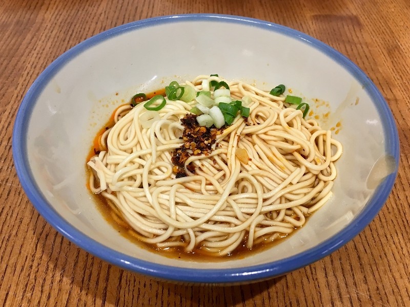 【台北｜頂溪站】竹林雞肉＿肉質軟嫩雞皮Q彈，配上雞油飯簡直銷魂＿辣拌麵意外討喜