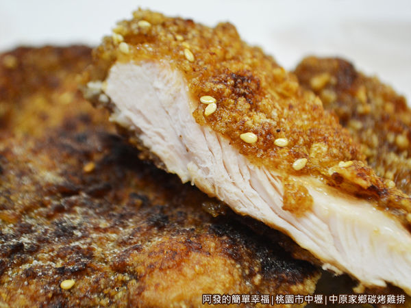 中原夜市超人氣十大銅板美食懶人包05-碳烤雞排剖面.JPG