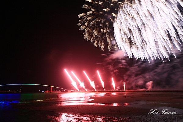 澎湖觀音亭親水遊憩區:【澎湖景點】2018澎湖國際海上花火節拍攝小攻略,一起來賞煙火吧!