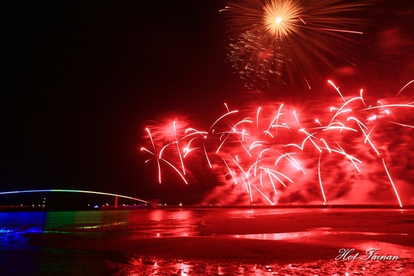 澎湖觀音亭親水遊憩區:【澎湖景點】2018澎湖國際海上花火節拍攝小攻略,一起來賞煙火吧!