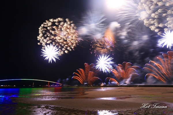 澎湖觀音亭親水遊憩區:【澎湖景點】2018澎湖國際海上花火節拍攝小攻略,一起來賞煙火吧!