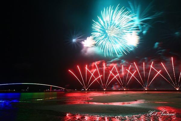 澎湖觀音亭親水遊憩區:【澎湖景點】2018澎湖國際海上花火節拍攝小攻略,一起來賞煙火吧!