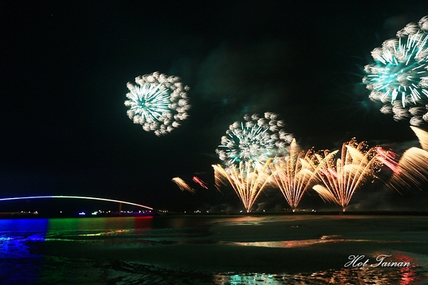 澎湖觀音亭親水遊憩區:【澎湖景點】2018澎湖國際海上花火節拍攝小攻略,一起來賞煙火吧!