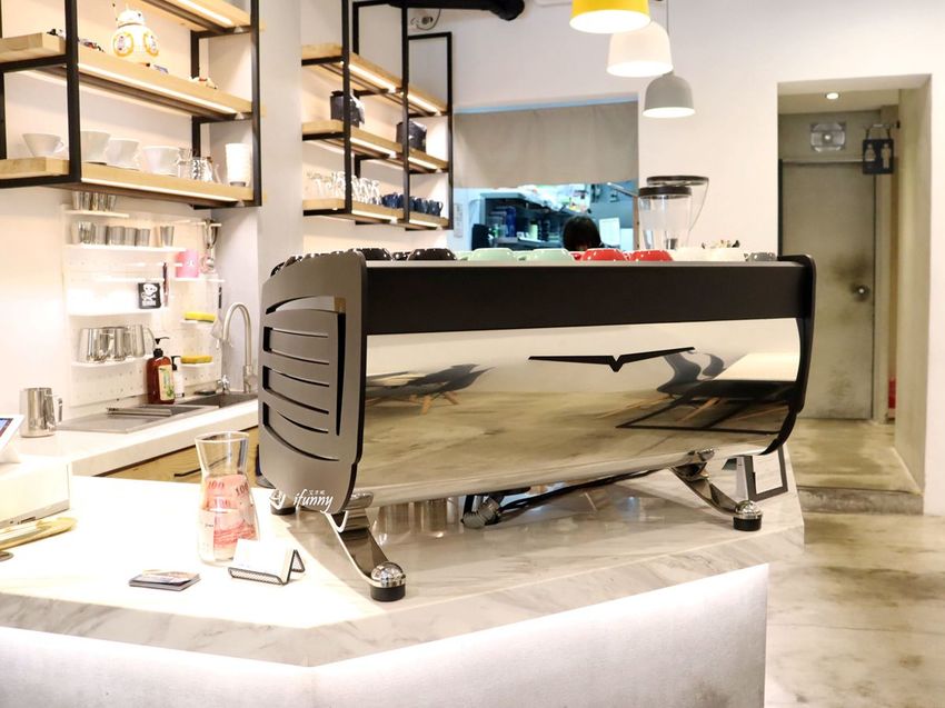 [西門站]Settled Cafe~香港冠軍咖啡豆Cupping Room Coffee Roasters/有餐廳水準的餐點/西門舊時文化區新亮點 - ifunny 艾方妮的遊樂場