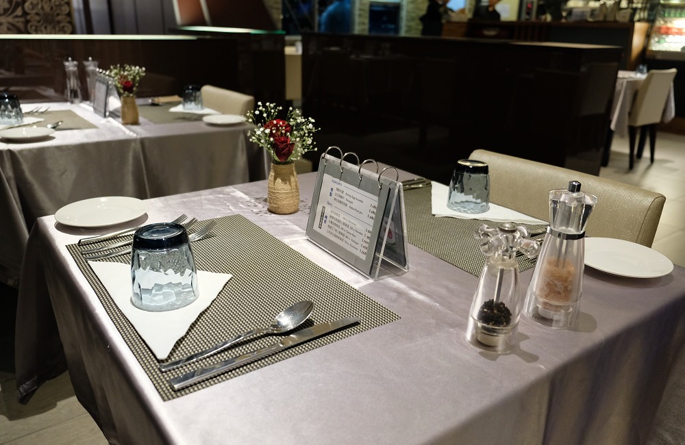 [台南]東區 美國安格斯認證牛排 台南西餐 東西小棧牛排法式餐廳 節慶聚餐公司包場推薦 Weast steak house