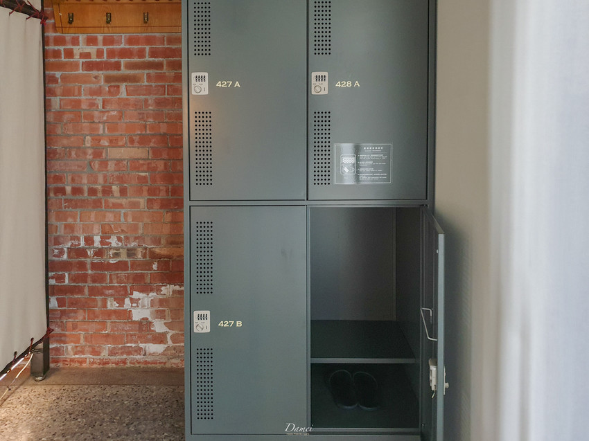 source: imgur.com 台南住宿|友愛街旅館U.I.J Hotel & Hostel(房間篇)-在設計旅店裡品味生活