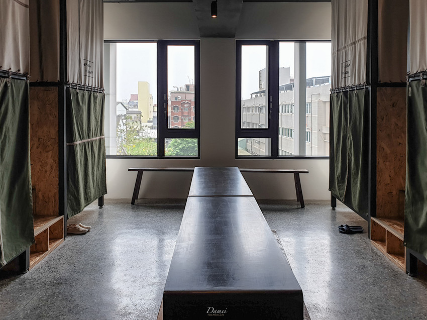 source: imgur.com 台南住宿|友愛街旅館U.I.J Hotel & Hostel(房間篇)-在設計旅店裡品味生活