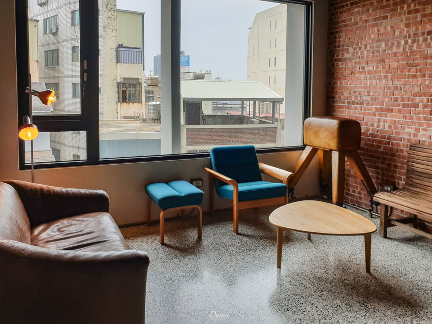 source: imgur.com 台南住宿|友愛街旅館U.I.J Hotel & Hostel(房間篇)-在設計旅店裡品味生活