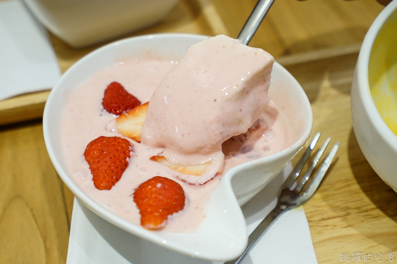 [忠孝敦化捷運站美食]甜品胃港式甜點專賣店-草莓雙皮奶 桃膠 鮮果河粉撈打中我的心 甜品胃菜單 大安區甜點 台北港式甜點推薦