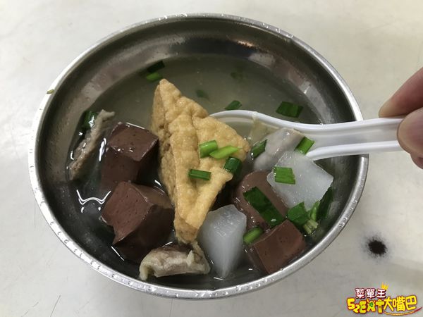 台中豐原美食大腸豬血湯》信義大腸豬血湯菜單價位大公開！在地豐原人最熟悉的老味道～推薦 大腸豬血湯、綜合湯、乾麵。