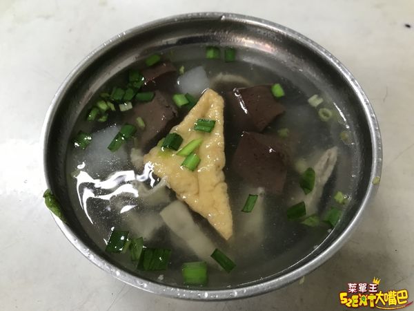 台中豐原美食大腸豬血湯》信義大腸豬血湯菜單價位大公開！在地豐原人最熟悉的老味道～推薦 大腸豬血湯、綜合湯、乾麵。