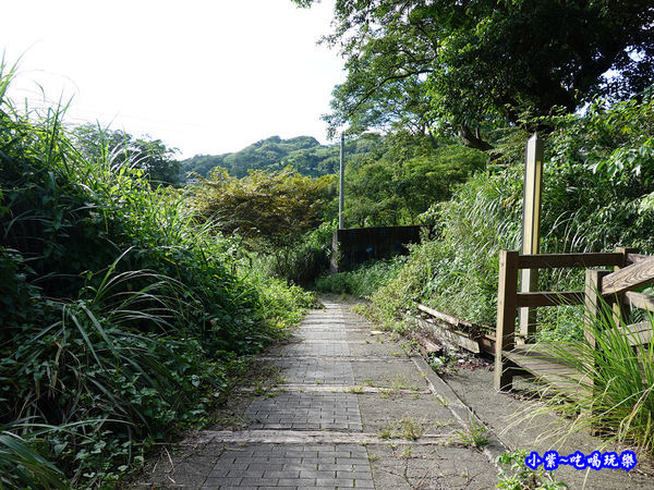 基國派老教堂入口 (2).jpg