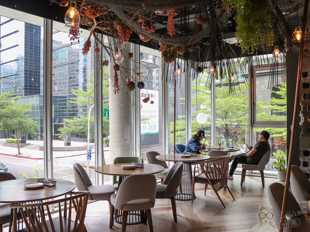 內湖約會餐廳》Lazy Point超美玻璃屋,早晚不同風情 - Lexies Blog,寫食派