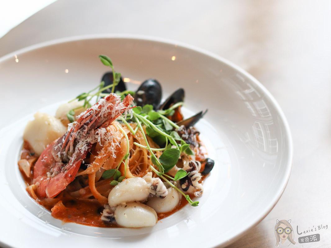 內湖約會餐廳》Lazy Point超美玻璃屋,早晚不同風情 - Lexies Blog,寫食派