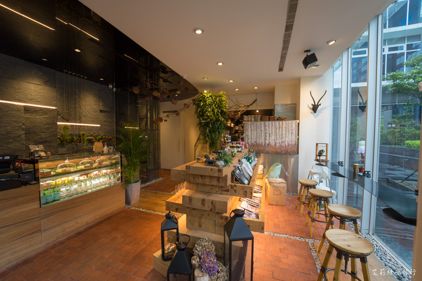 內湖美食》Lazy Point Restaurant & Bar 超有質感的玻璃屋 約會餐廳餐酒館推薦 捷運港墘站 - 艾莉絲愛旅行