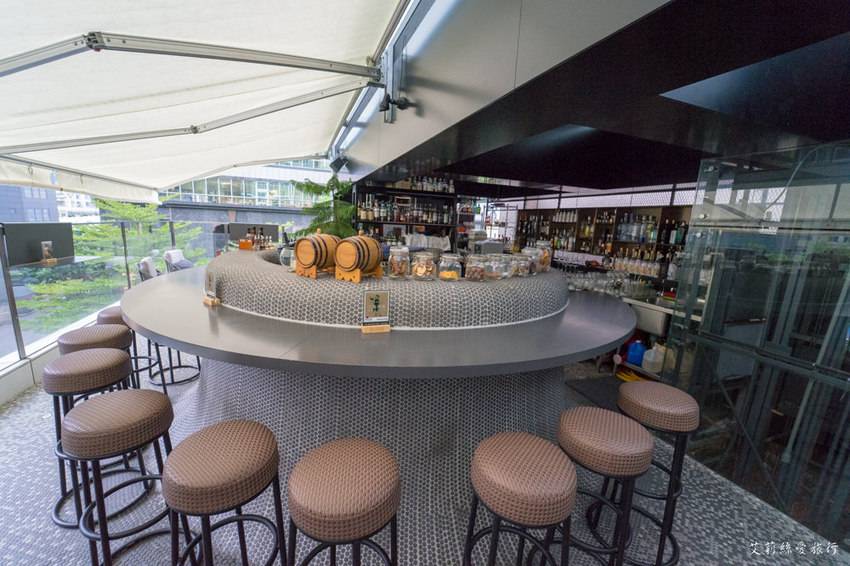 內湖美食》Lazy Point Restaurant & Bar 超有質感的玻璃屋 約會餐廳餐酒館推薦 捷運港墘站 - 艾莉絲愛旅行