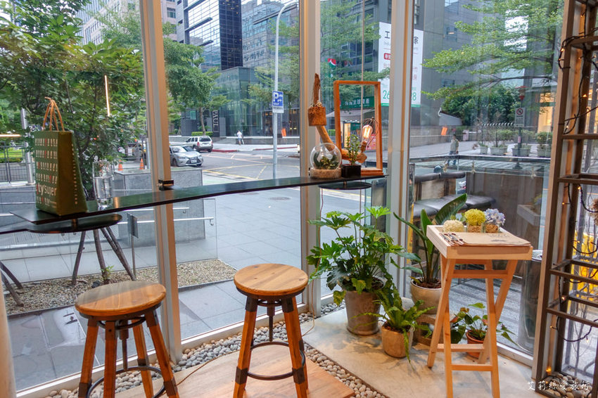 內湖美食》Lazy Point Restaurant & Bar 超有質感的玻璃屋 約會餐廳餐酒館推薦 捷運港墘站 - 艾莉絲愛旅行