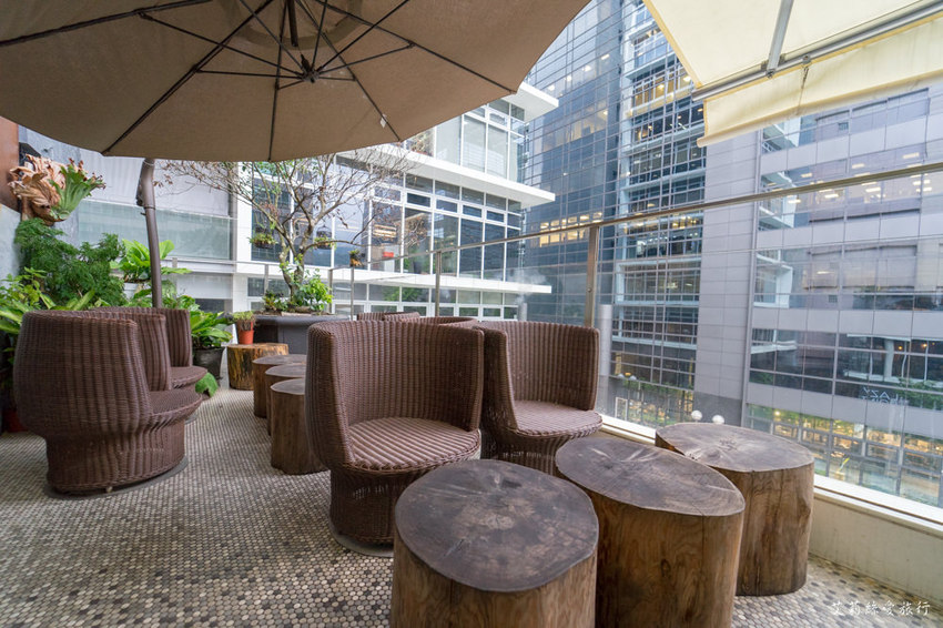 內湖美食》Lazy Point Restaurant & Bar 超有質感的玻璃屋 約會餐廳餐酒館推薦 捷運港墘站 - 艾莉絲愛旅行