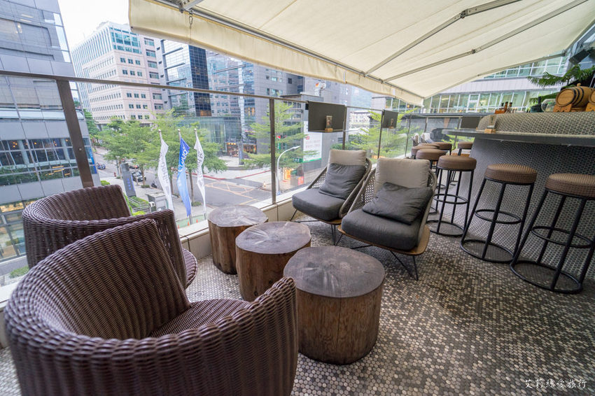 內湖美食》Lazy Point Restaurant & Bar 超有質感的玻璃屋 約會餐廳餐酒館推薦 捷運港墘站 - 艾莉絲愛旅行