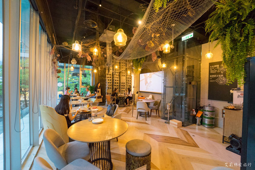 內湖美食》Lazy Point Restaurant & Bar 超有質感的玻璃屋 約會餐廳餐酒館推薦 捷運港墘站 - 艾莉絲愛旅行