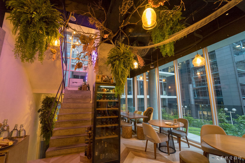 內湖美食》Lazy Point Restaurant & Bar 超有質感的玻璃屋 約會餐廳餐酒館推薦 捷運港墘站 - 艾莉絲愛旅行