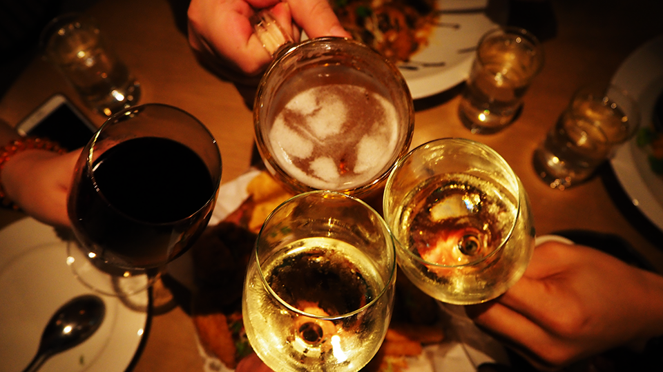 內湖餐酒館Lazy Point Restaurant Bar紅白酒 Lazy Point Restaurant Bar,餐酒館,我不是他媽媽,叢林系酒吧,浮誇系酒吧,食記,餐酒館推薦,胡天麟推薦,徐天蘭推薦