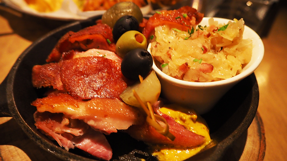 內湖餐酒館Lazy Point Restaurant Bar Lazy Point Restaurant Bar,IG打卡熱點,機場看夜景,續攤,夜唱,文湖線景觀餐廳,內湖景觀餐廳,party,生日派對