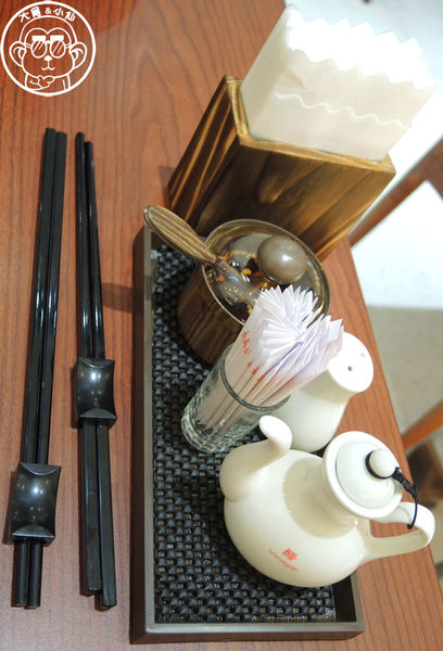 池記(微風台北車站店)：呷飽祙【台北中正･池記 微風台北車站店】香港雲吞麵台北吃得到