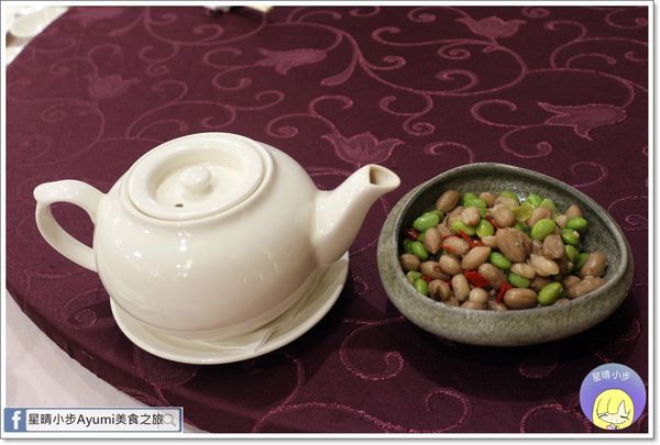 晶悅軒粵菜餐廳：[食記]►桃園粵菜餐廳推薦◄晶悅軒新派粵菜料理/金牌吊燒雞/脆皮六兩金/稻香西施牛/南洋咖哩軟蟹、每桌出示本文可加贈冰心綠豆糕一份