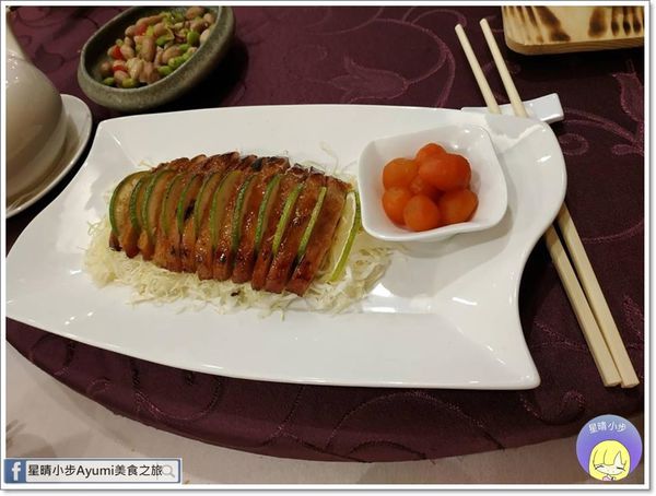 晶悅軒粵菜餐廳：[食記]►桃園粵菜餐廳推薦◄晶悅軒新派粵菜料理/金牌吊燒雞/脆皮六兩金/稻香西施牛/南洋咖哩軟蟹、每桌出示本文可加贈冰心綠豆糕一份