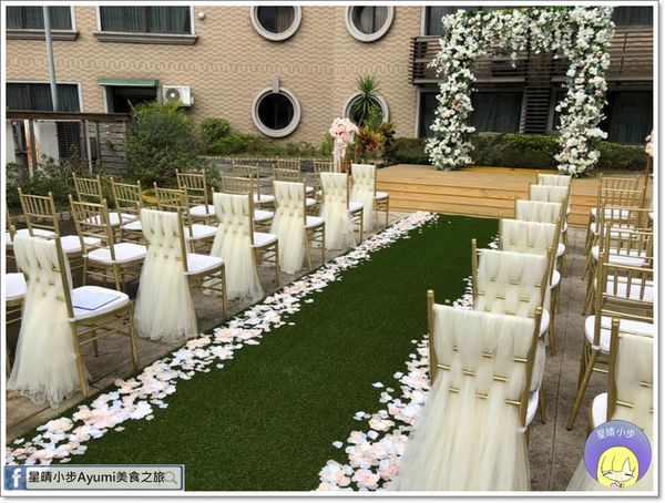 晶悅軒粵菜餐廳：[食記]►桃園粵菜餐廳推薦◄晶悅軒新派粵菜料理/金牌吊燒雞/脆皮六兩金/稻香西施牛/南洋咖哩軟蟹、每桌出示本文可加贈冰心綠豆糕一份